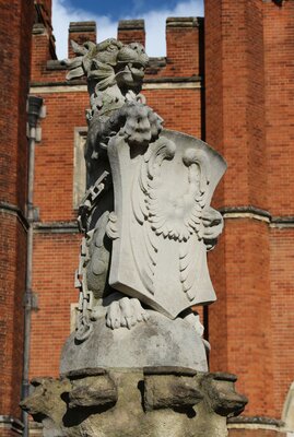 the-seymour-panther-the-kings-beast-hampton-court-palace.jpg