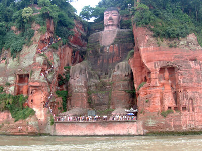Foto 1.51 Leshan_Buddha_Statue_View   Von Ariel Steiner - Eigenes Werk, CC BY-SA 2.5, httpscommons.wikimedia.orgwindex.phpcurid=1662053.JPG